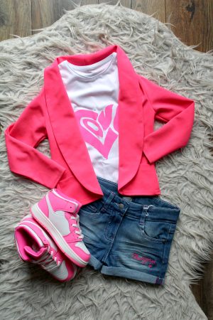 Broekje Girls kort licht blauw, blazer pink flash, Sneakers Chiquita wit roze, Shirtje T-Shirt Love wit