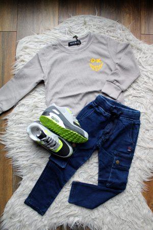 Sneakers Cool grijs, Sweater back smiley grijs, Broekje Jeans Cargo blauw